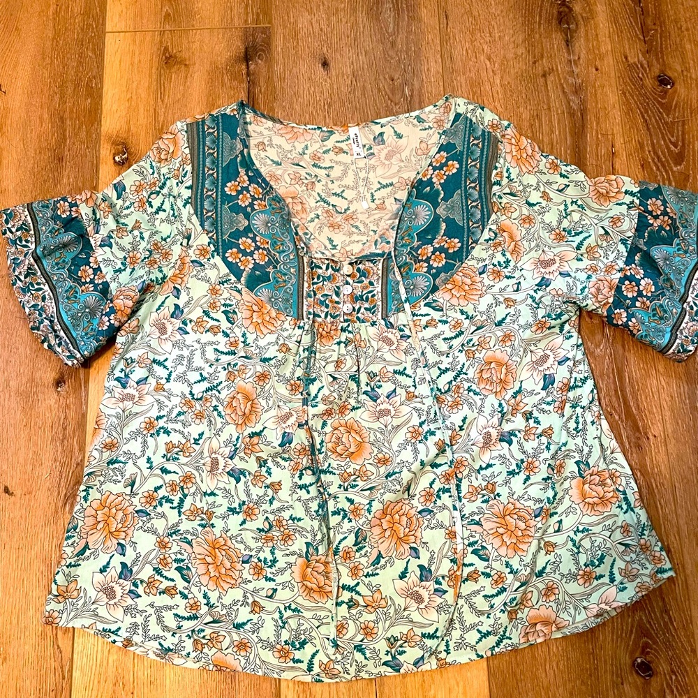 XlePretty summer boho top nwt from a nonsmoking& pet friendly home.